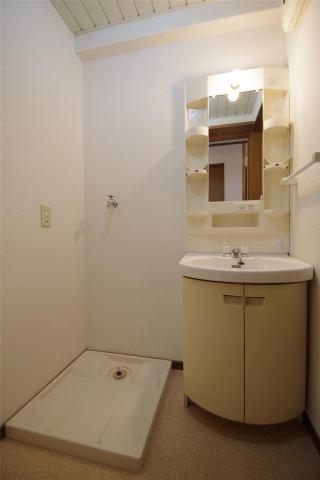 洗面設備　※写真は別号室のものですので現状優先とさせていただきます。