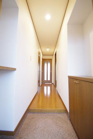 玄関　※写真は別号室のものですので現状優先とさせていただきます。