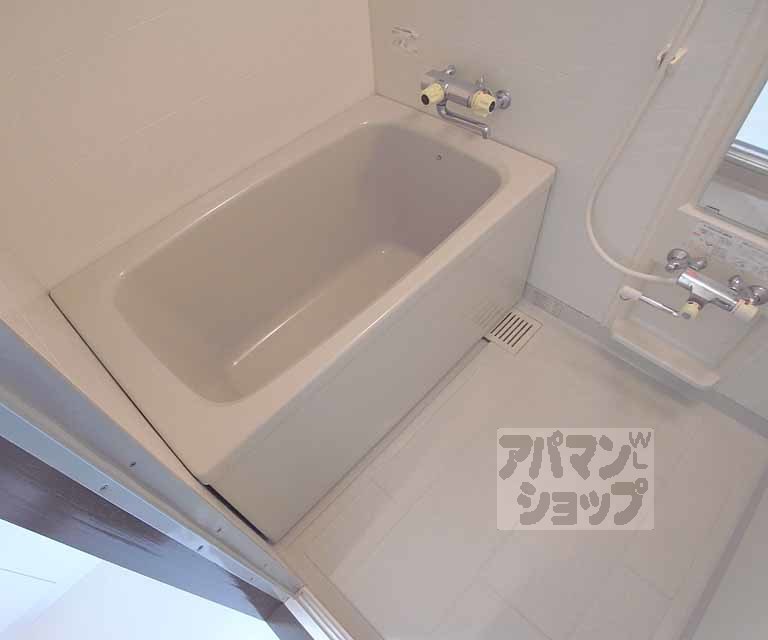 バス・シャワールーム　ゆったり浸かれます。