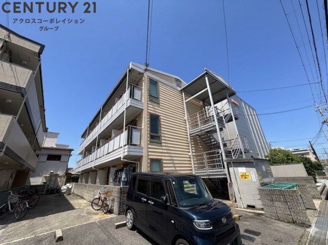 建物外観　敷地内にゴミ置き場があります