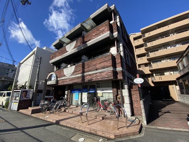 建物外観　オートロック付きで安心です♪