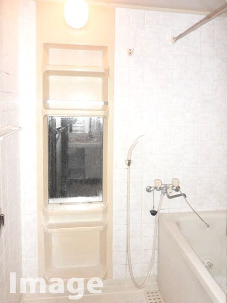 バス・シャワールーム　※写真は同じマンションの違う部屋のものになります。