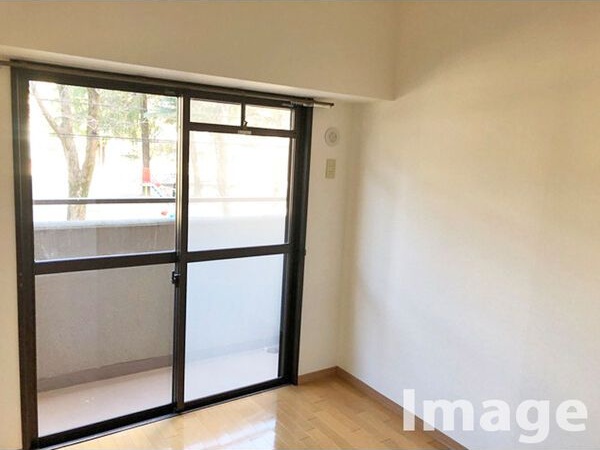 バルコニー　※写真は同じマンションの違う部屋のものになります。