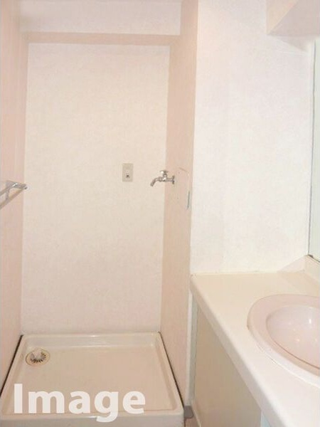 洗面設備　※写真は同じマンションの違う部屋のものになります。