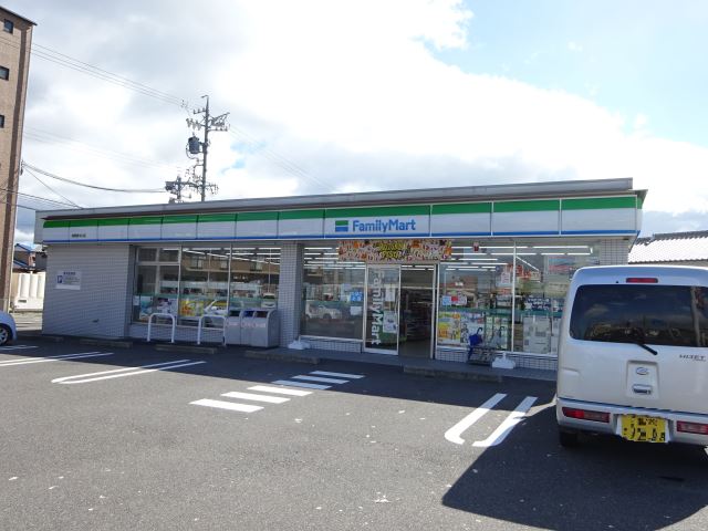 コンビニ　ファミリーマート（コンビニ）まで910m