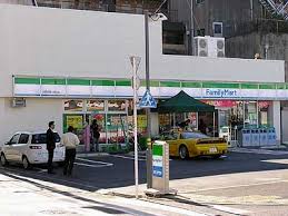 コンビニ　ファミリーマート 小豆沢環八通り店（コンビニ）まで372m