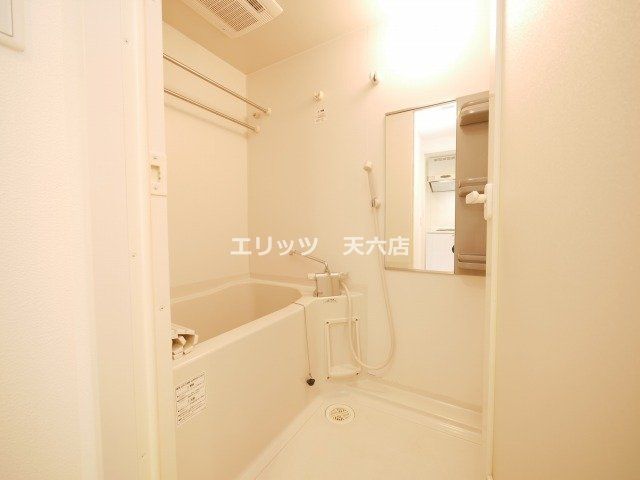 バス・シャワールーム　洗面