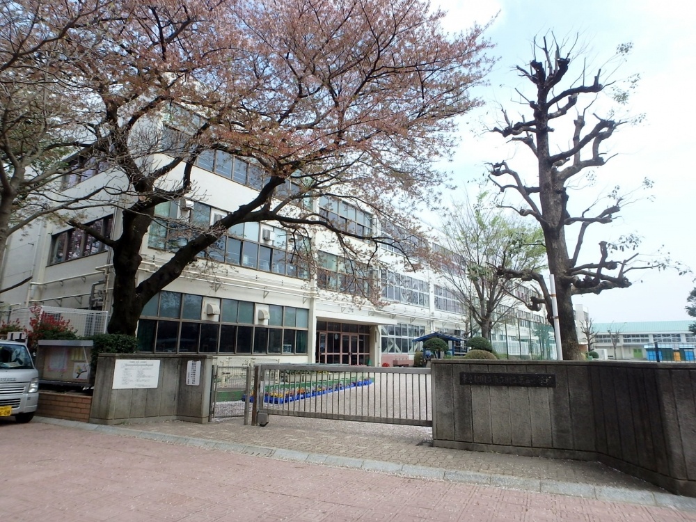 小学校　国立市立第五小学校（小学校）まで303m