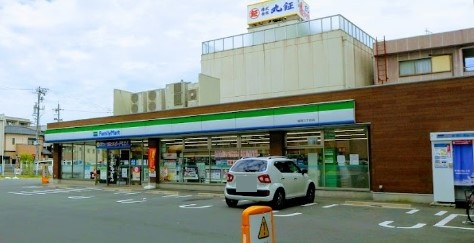 コンビニ　ファミリーマート 城西三丁目店（コンビニ）まで581m