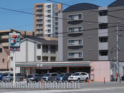 コンビニ　セブンイレブン伊川谷駅前店（コンビニ）まで495m