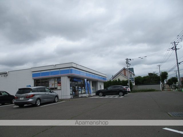 コンビニ　ローソン（コンビニ）まで592m