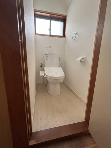 トイレ　きれいな簡易水栓トイレ