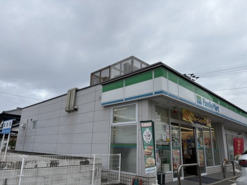 コンビニ　ファミリーマート 三津屋南店（コンビニ）まで729m