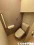 トイレ　落ち着いた色調のトイレです