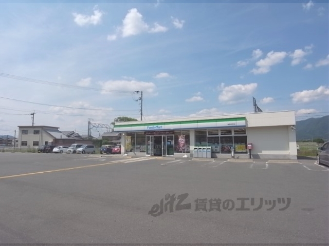 コンビニ　ファミリーマート亀岡河原町店（コンビニ）まで600m