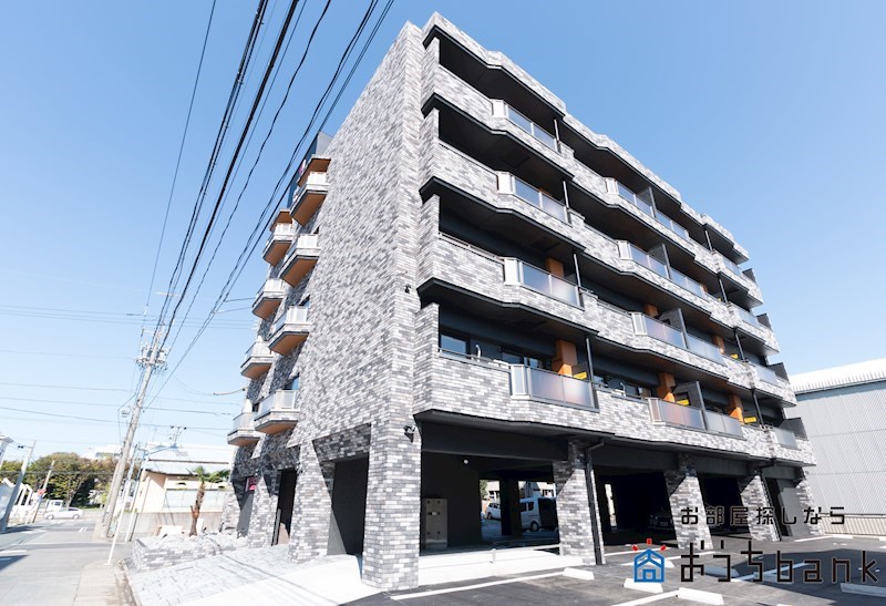 建物外観　重厚感溢れるオシャレな外観