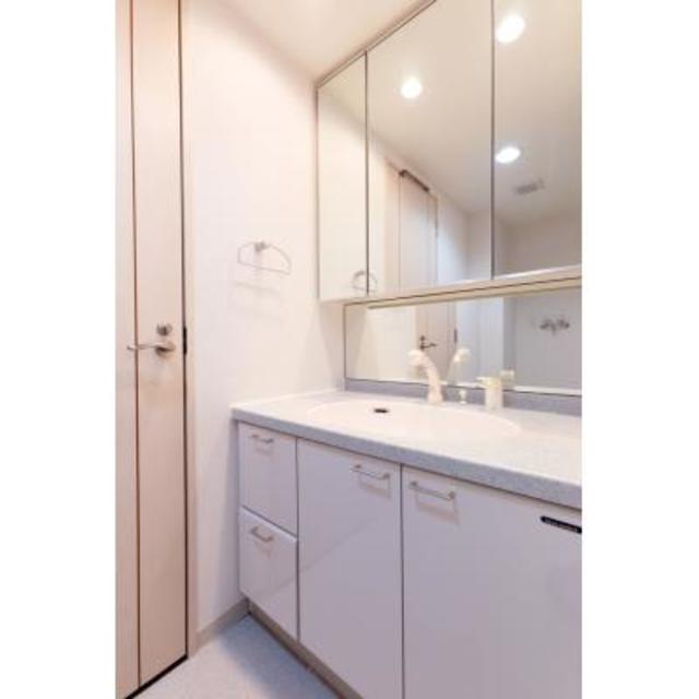 洗面設備　※写真は同タイプ住戸です。