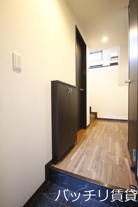 玄関　同型タイプの為現状優先