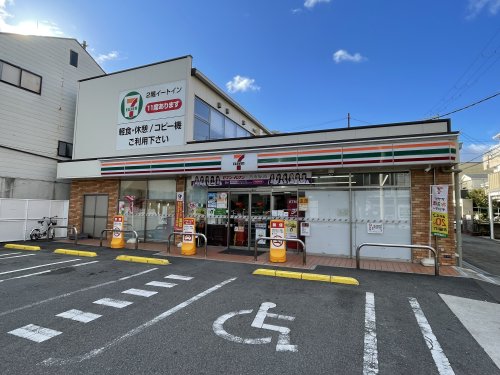 コンビニ　セブンイレブン 大阪高殿6丁目店（コンビニ）まで369m
