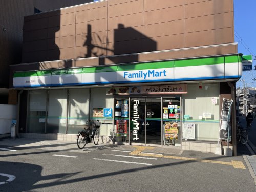 コンビニ　ファミリーマート 高殿七丁目店（コンビニ）まで438m