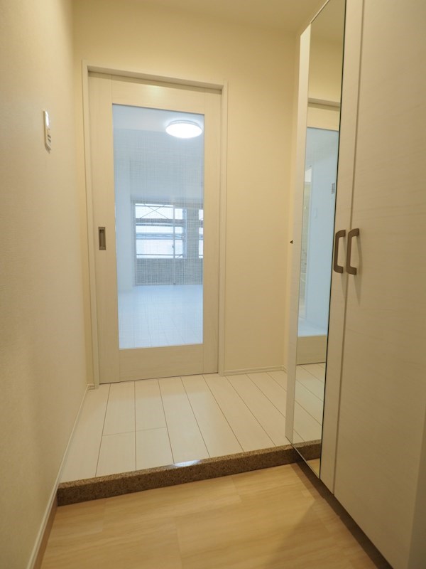 玄関　一人暮らしにピッタリの間取りです。