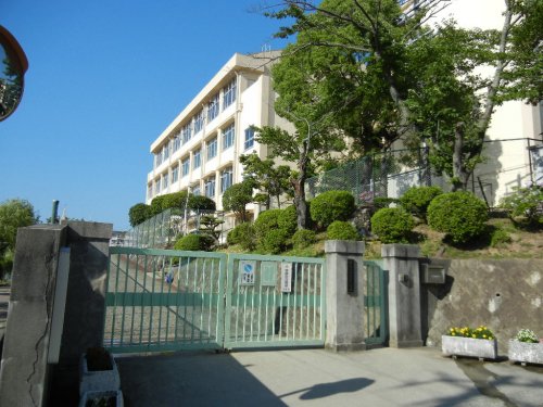 小学校　神戸市立ありの台小学校（小学校）まで292m