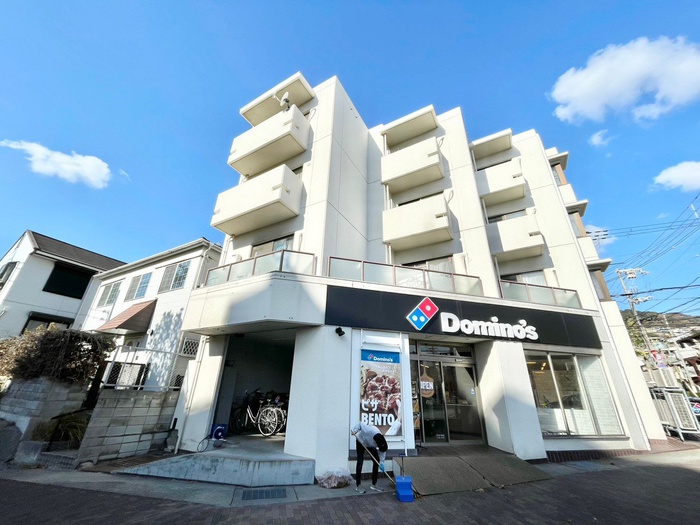 飲食店　ドミノピザ（飲食店）まで330m