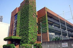 中学校　千代田区立神田一橋中学校（中学校）まで1268m