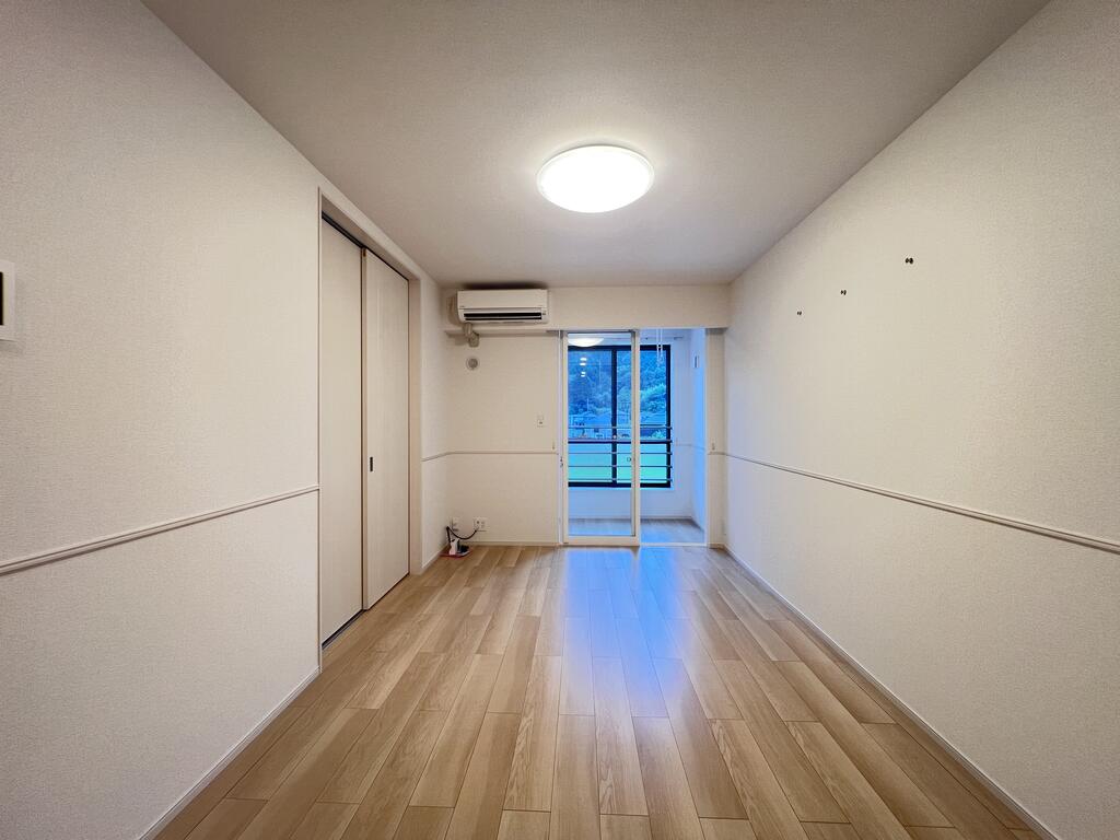 その他設備　全居室エアコン＆照明器具付き●