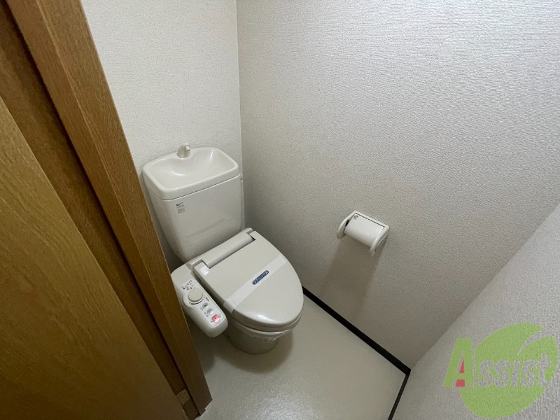 トイレ　トイレはシャワー付きトイレで、キレイです