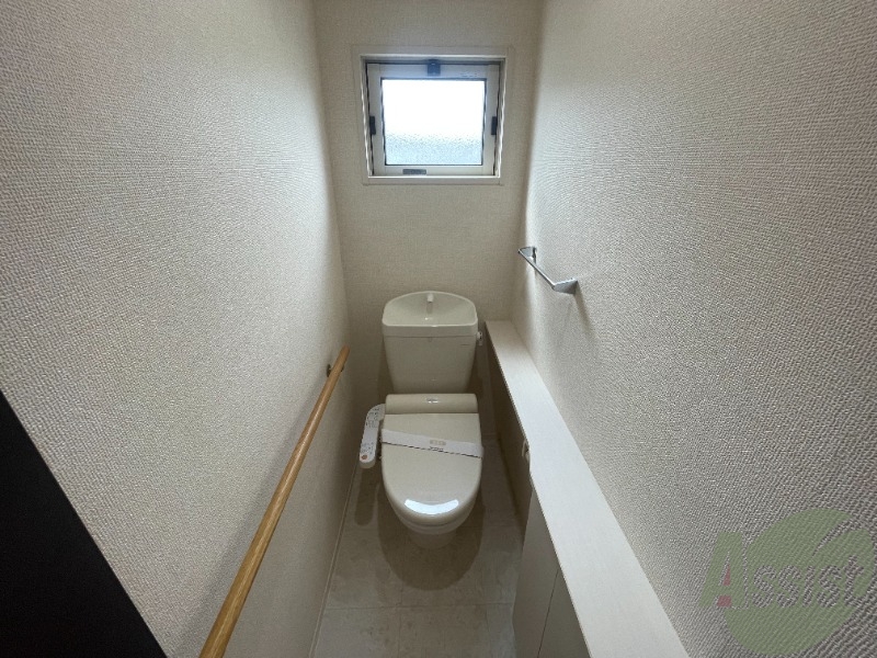 トイレ　トイレは広すぎず狭すぎないちょうどいいサイズ感です。