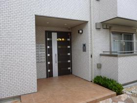 エントランス　エントランスはオートロック付。セコム導入済の防犯仕様です。