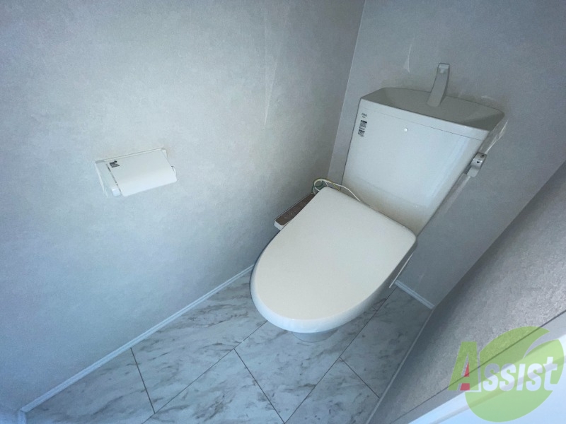 トイレ　トイレはウォシュレット機能付きです。安心して使用できますね。