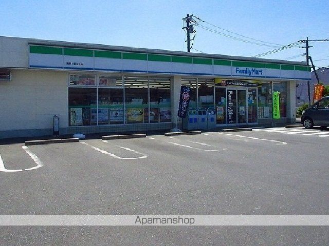 コンビニ　ファミリーマート（コンビニ）まで1270m