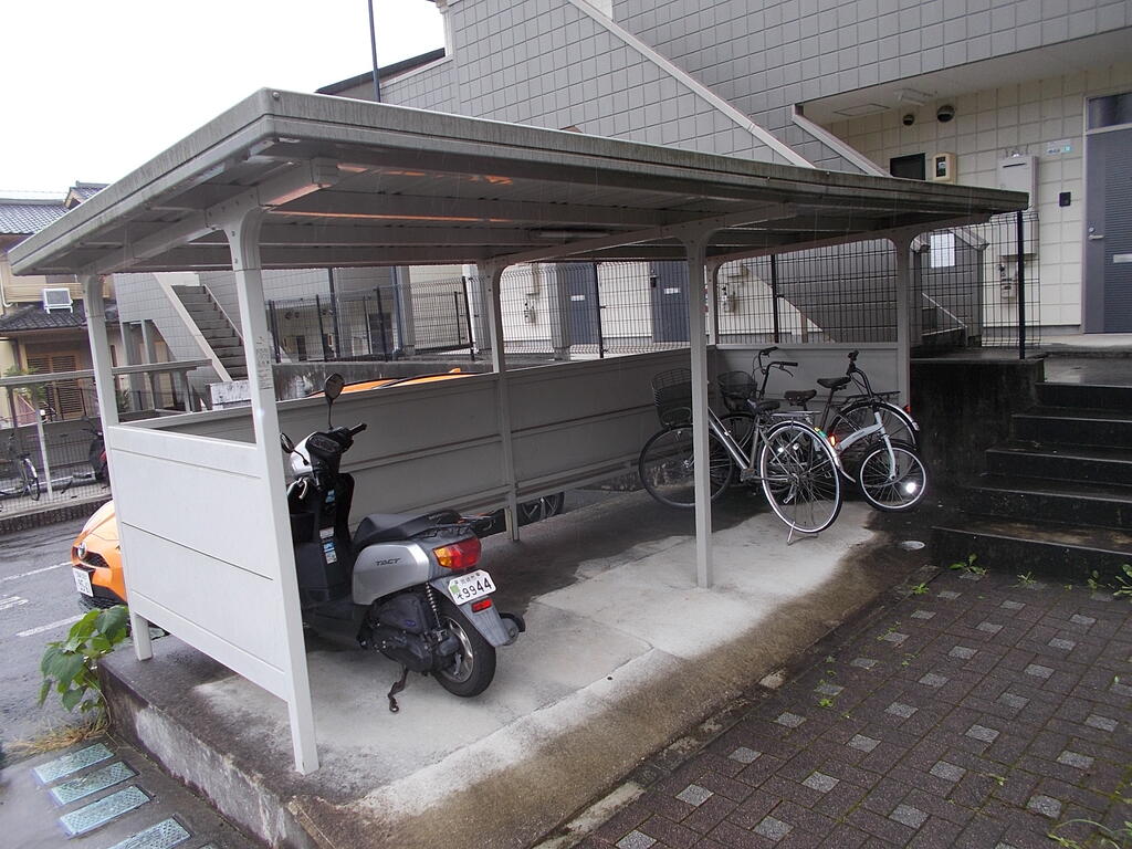 その他共有部分　敷地内に駐輪場あり