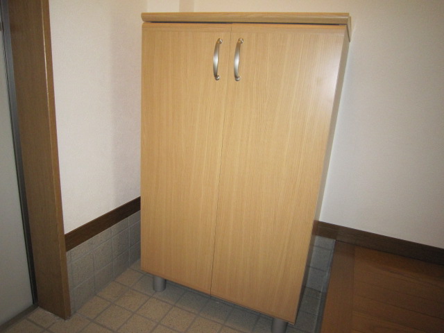 玄関　下駄箱付きで玄関スッキリ