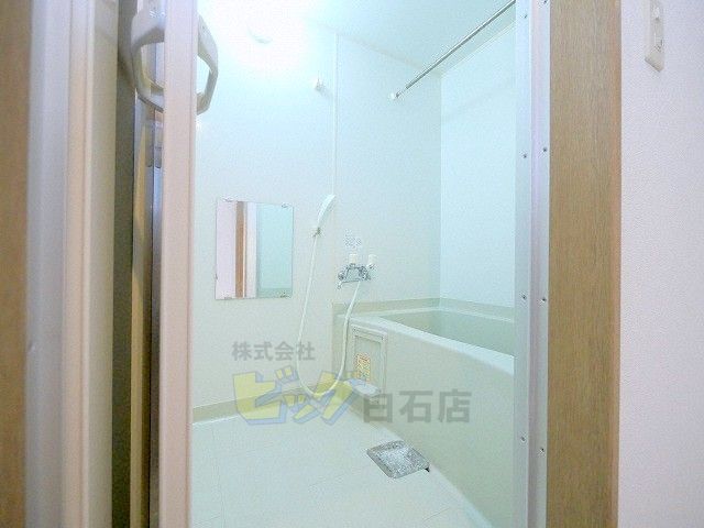 バス・シャワールーム　広々タイプのお風呂です♪