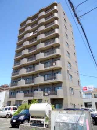 建物外観　月寒中央駅徒歩１分の好立地マンションです♪
