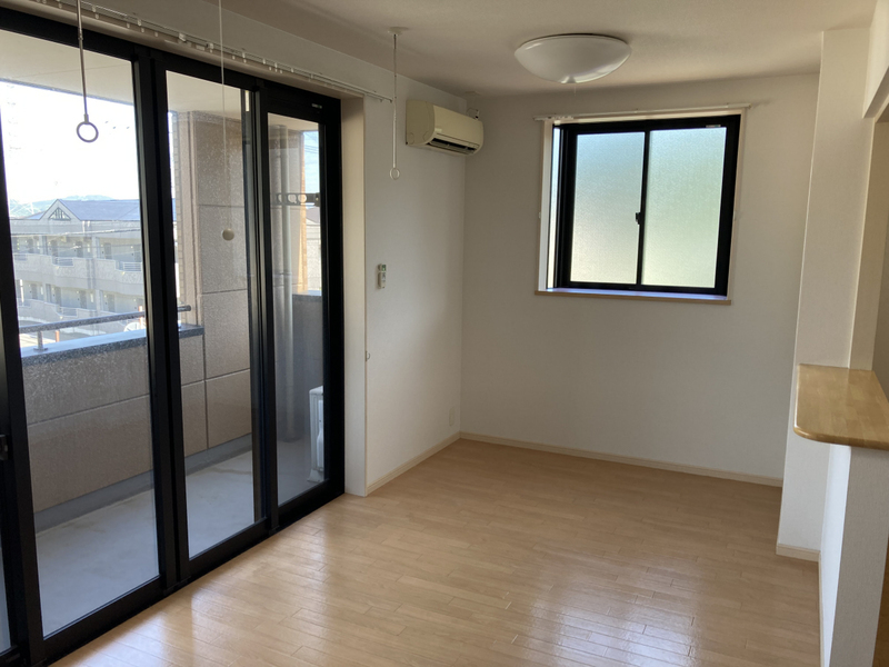 アップヒルズの居間写真
