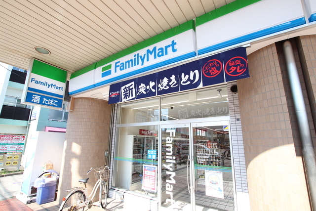 コンビニ　ファミリーマート　横浜立場駅店（コンビニ）まで650m