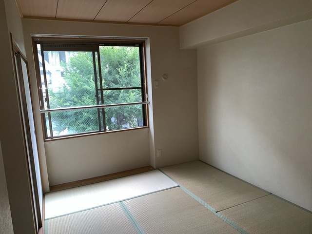 ファミールKの居間写真