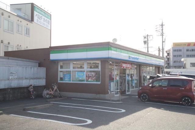 コンビニ　ファミリーマート 中川江松店（コンビニ）まで400m