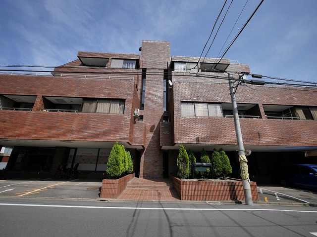 建物外観　重厚な外壁