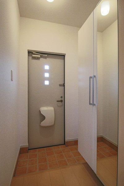 玄関　同じ建物の別なお部屋