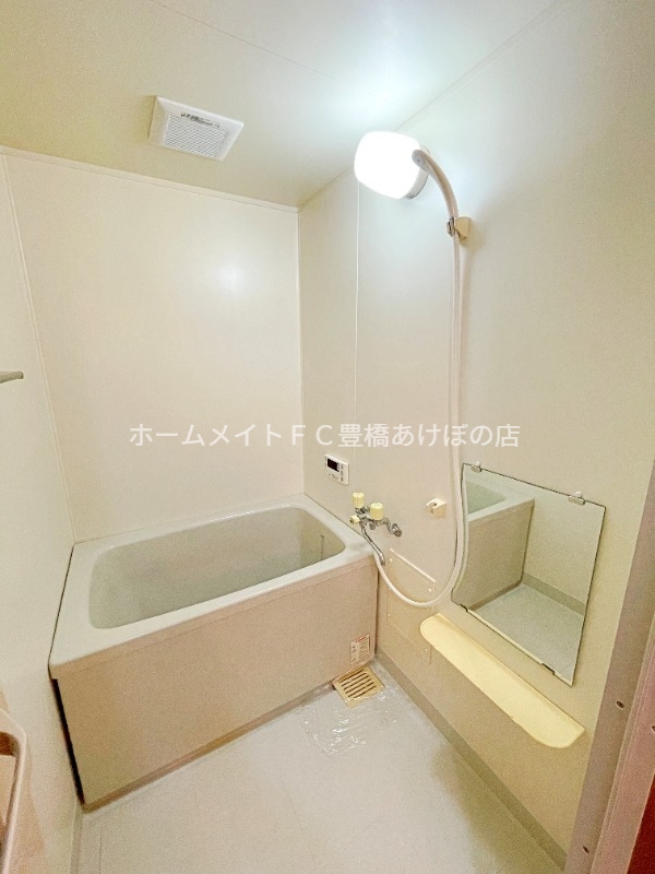 バス・シャワールーム　同型別部屋写真（反転）