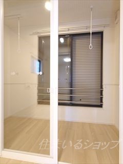 バルコニー　安心のシャッター雨戸あり！