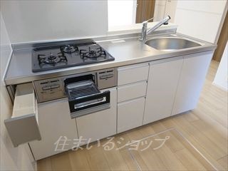 キッチン　３口ガスコンロ・グリル付きシステムキッチン