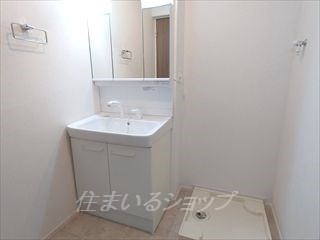 洗面設備　三面鏡付きシャンプードレッサー