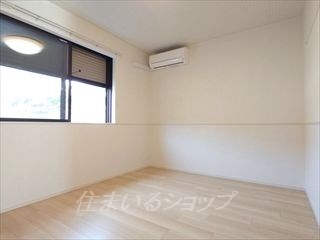 その他部屋・スペース　寝室にもエアコン・シャッター雨戸あり