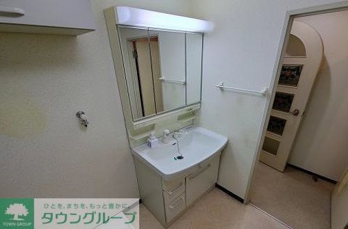 洗面設備　3面鏡付洗面化粧台